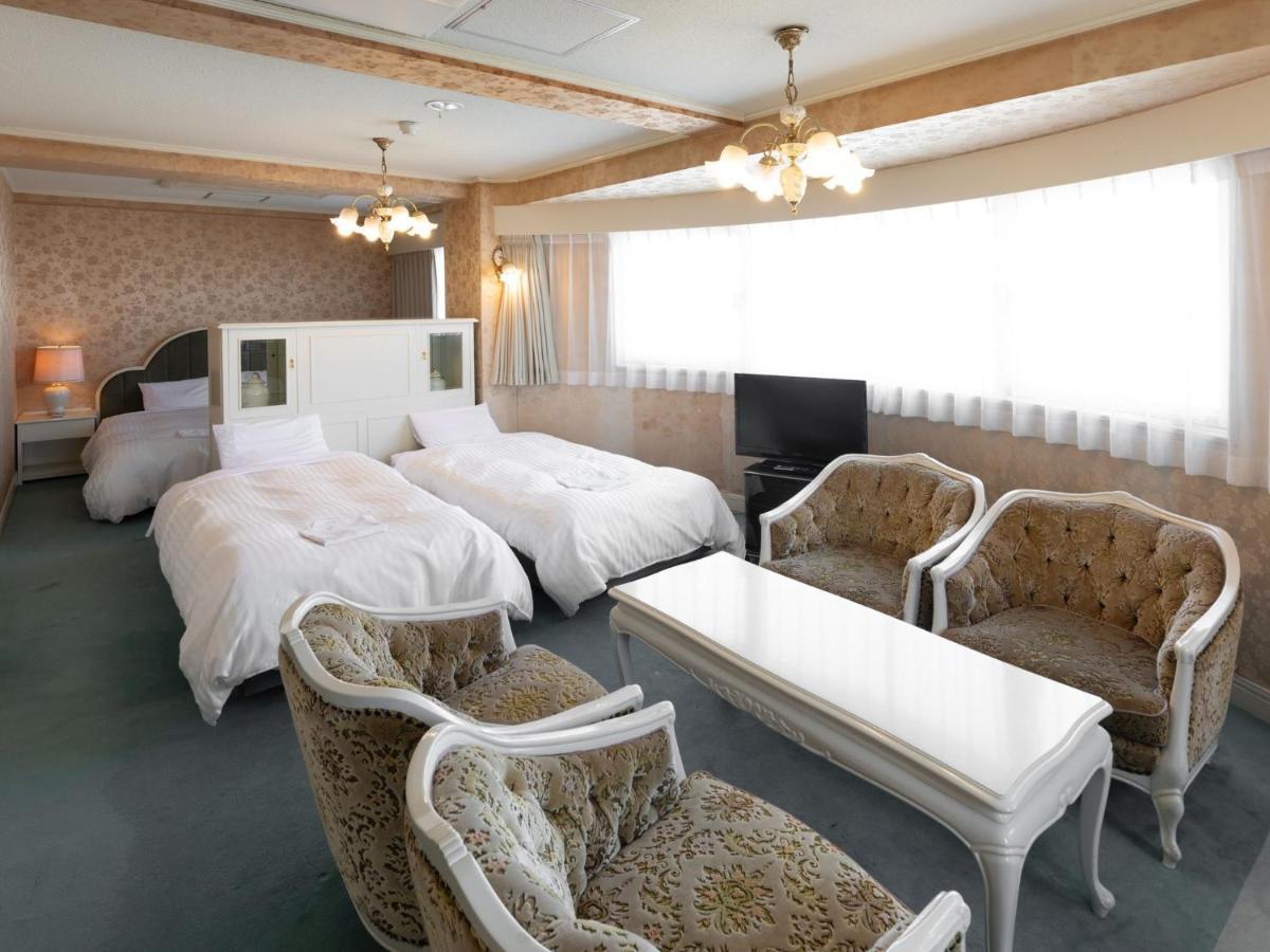 Hotel Castle Inn ยคไคจิ ภายนอก รูปภาพ