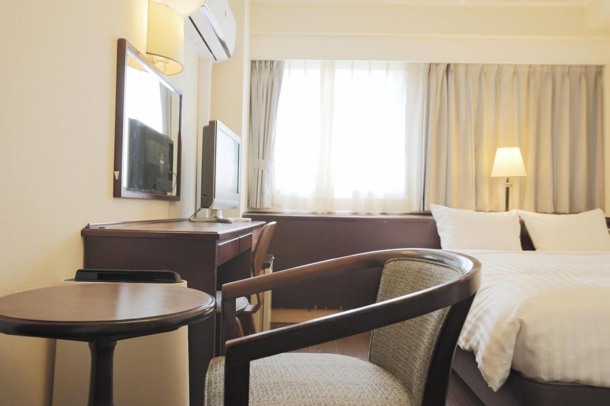 Hotel Castle Inn ยคไคจิ ภายนอก รูปภาพ
