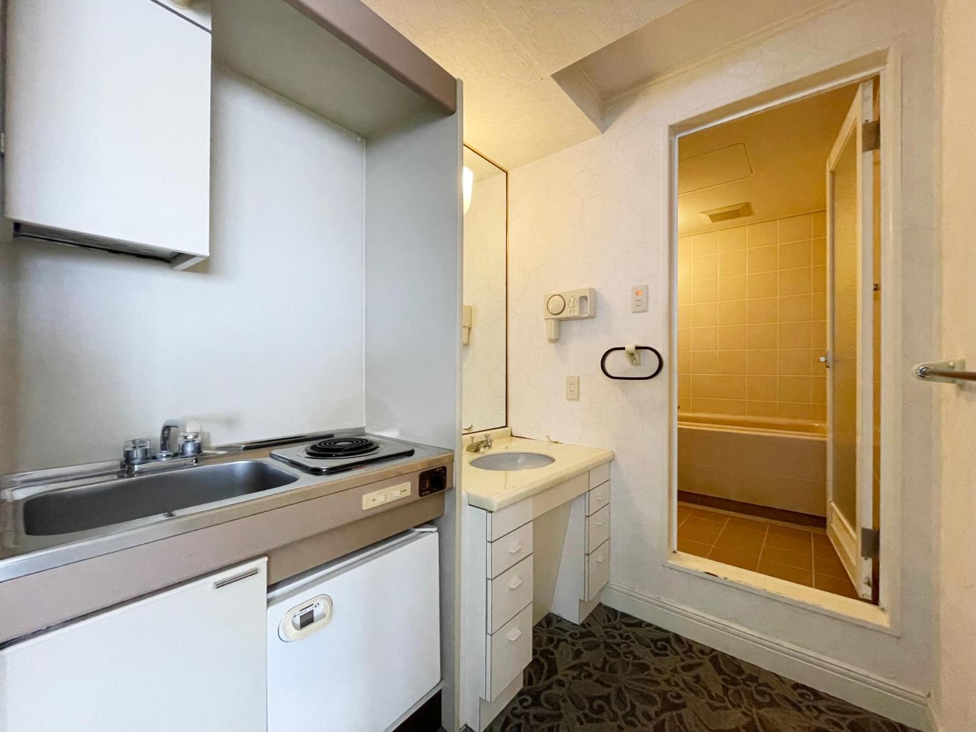 Hotel Castle Inn ยคไคจิ ภายนอก รูปภาพ