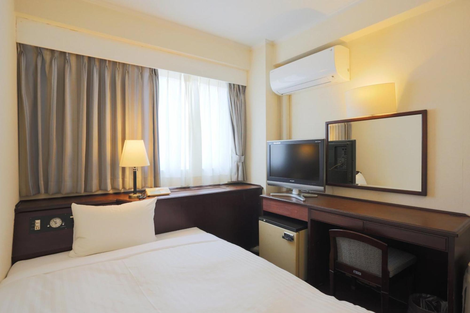 Hotel Castle Inn ยคไคจิ ภายนอก รูปภาพ
